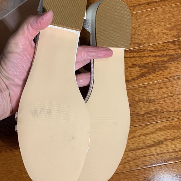 JUSTFAB Amymda Size 11 white flat sandals. NEW - Picture 5 of 9